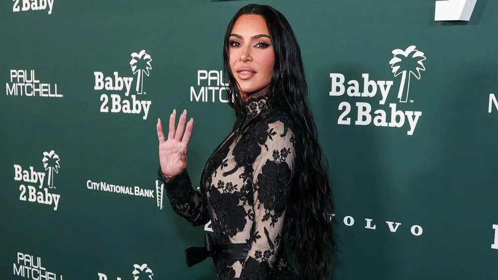 Najskôr Rihanna a teraz aj Kim: Stavili na šik odtieň blond, ktorý sa stal hitom