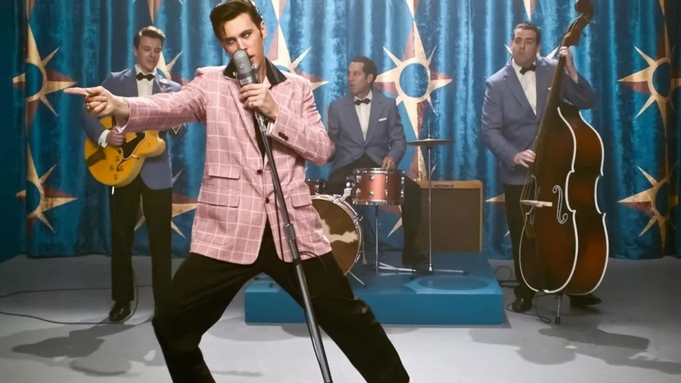 Do kín práve teraz prichádza veľkolepý Elvis – životopisný trhák o hudobnej legende