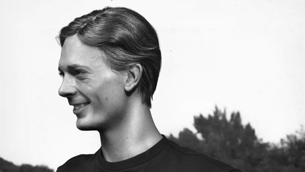 Najväčší škandál prvorepublikovej atletiky. Petr Uhlík stvárni atlétku Zdenu Koubkovú vo Voyo Origináli Rekordwoman