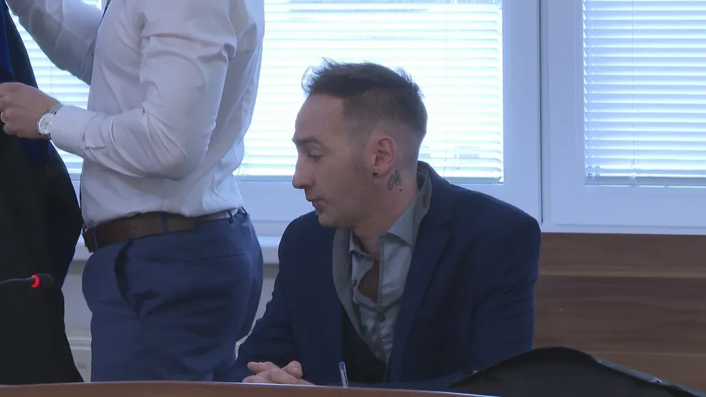 Herec Martin Durkáč si vypočul rozsudok. Za zabitie svojho priateľa dostal desať rokov za mrežami