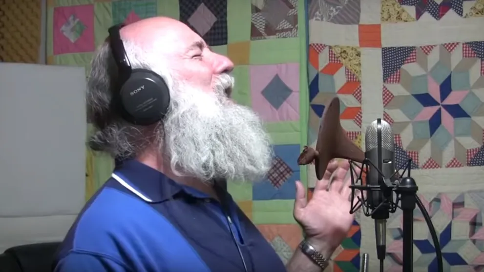 Vyzerá ako Santa, Bohemian Rhapsody ale spieva ako pánko!