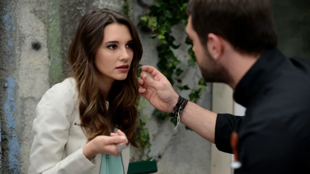 Krásna Pelin zo Sladkej pomsty na nových snímkach: Do očí sa jej nepozriete