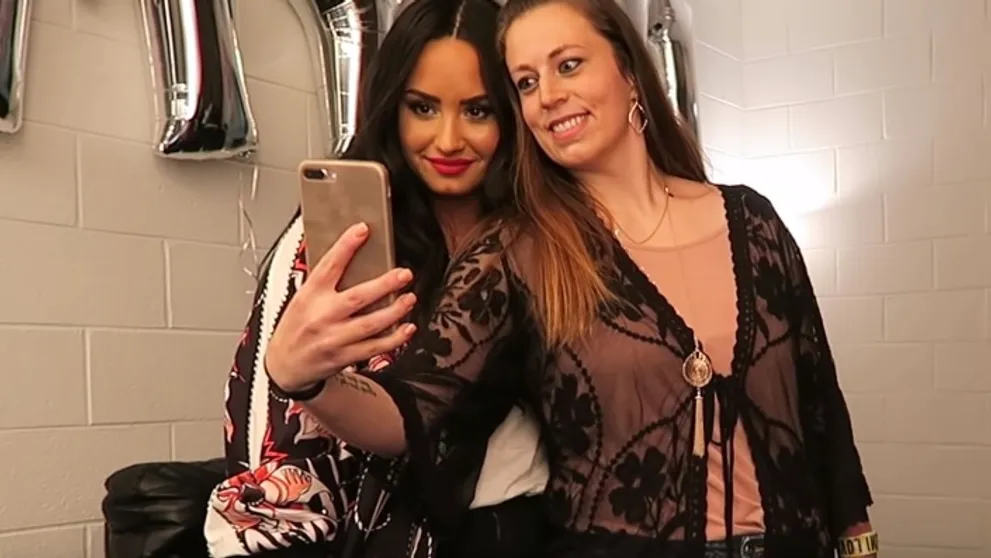 VIDEO: Fanúšičky Demi Lovato chceli spoločnú fotku. Jej reakcia vás odrovná