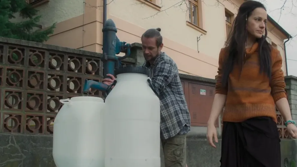 Robia si, čo chcú, no takto to nepôjde: Pozrite si prvú ukážku z nového seriálu