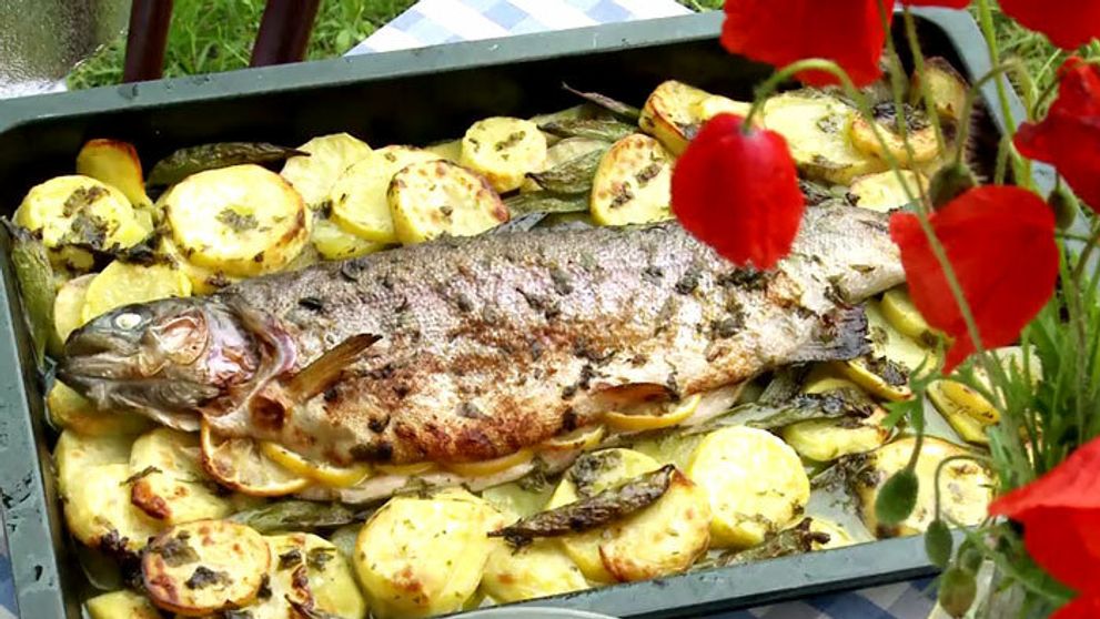 Pstruh na zemiakoch s hráškom