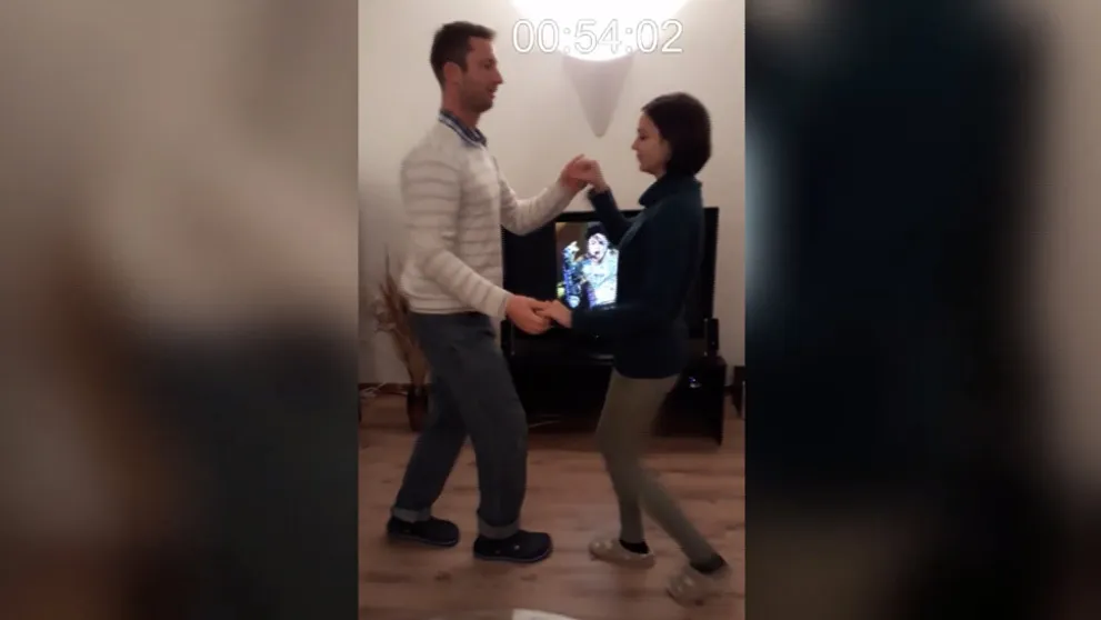 Stano zasväcuje Gabiku do tajov samby. Pozrite na tie vášnivé pohyby!