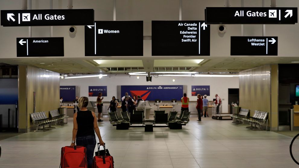 Koronavírus zmení lietanie: Cestujúci budú na letisko chodiť už štyri hodiny pred odletom