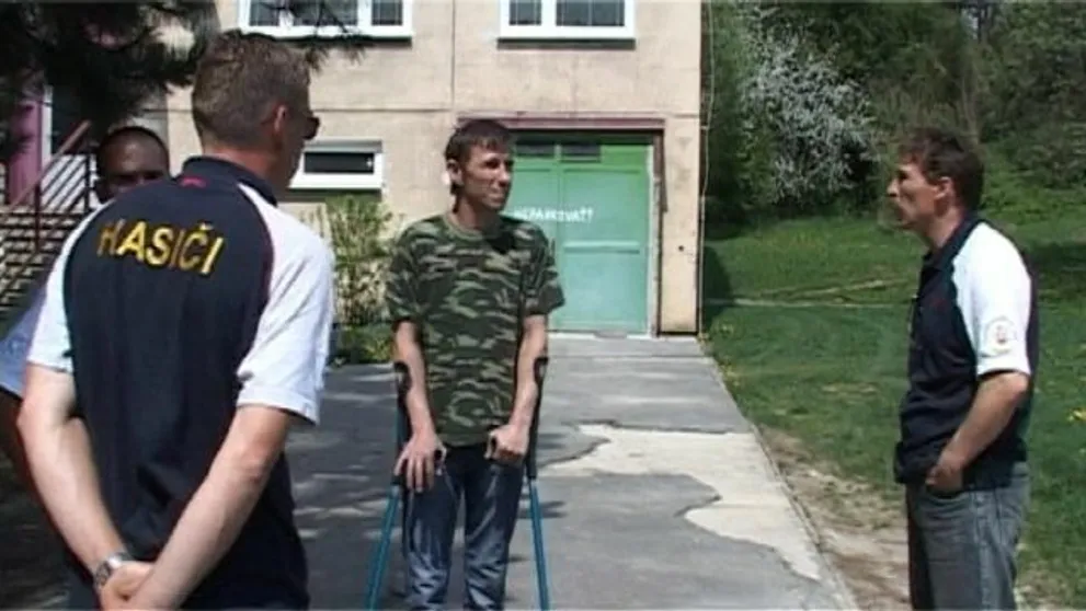 Hasiči mu zachránili život
