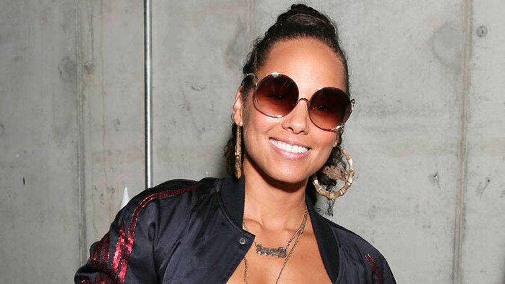 Alicia Keys má nový účes. Vyzerá ako papagáj