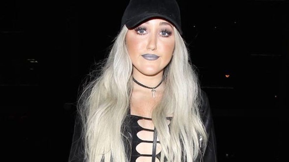 Zmachlená a doobliekaná sestra Miley Cyrus. A to má len 15 rokov