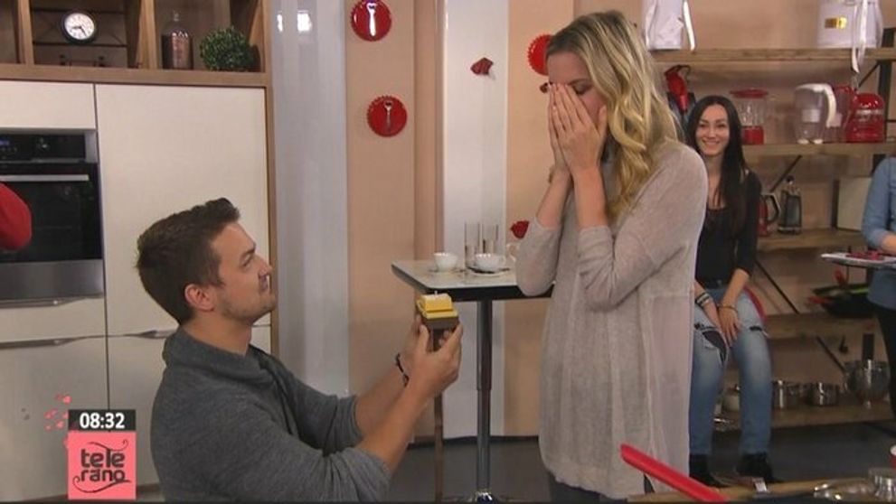 Tohtoročný naj moment z Telerána: Žiadosť o Adelinu ruku v priamom prenose
