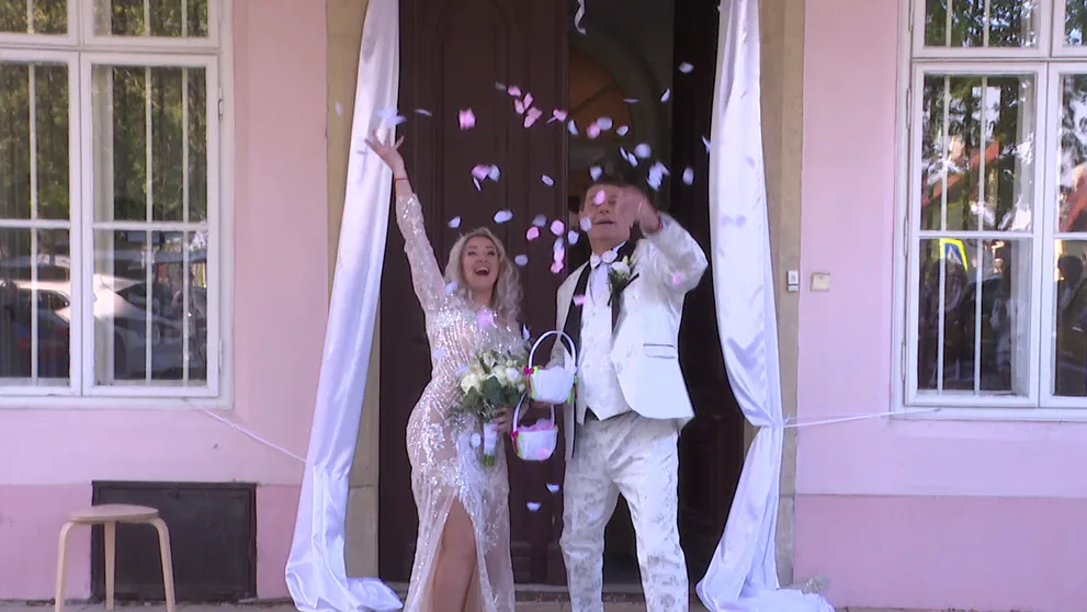 Otto Weiter sa piatykrát oženil, šoférkou extravagantná exfarmárka