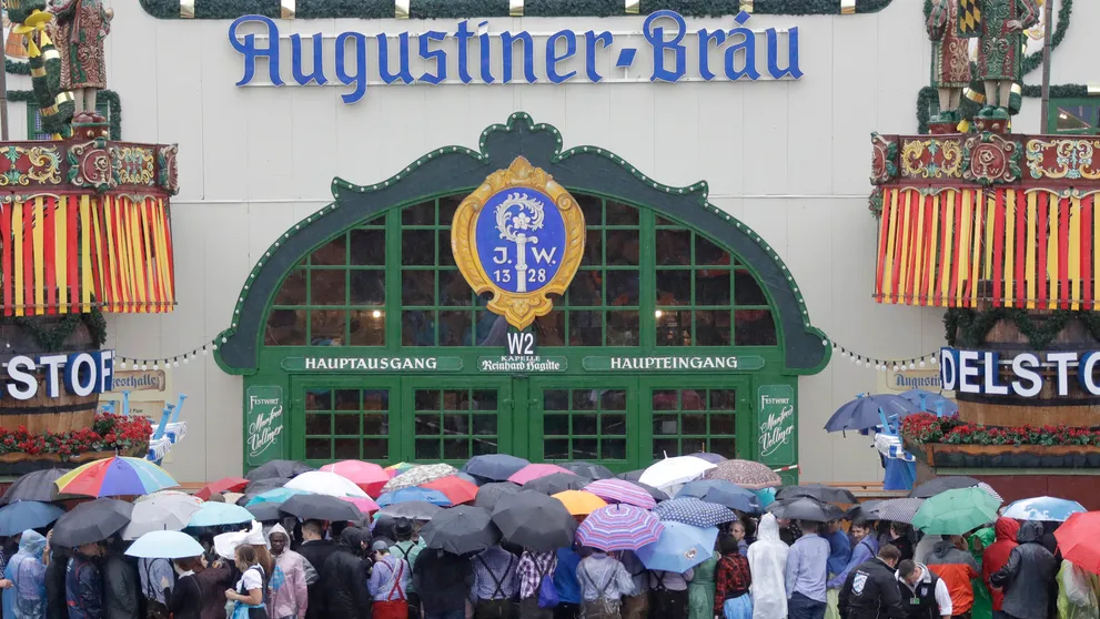 V Mníchove otvorili 184. ročník pivných slávností Oktoberfest