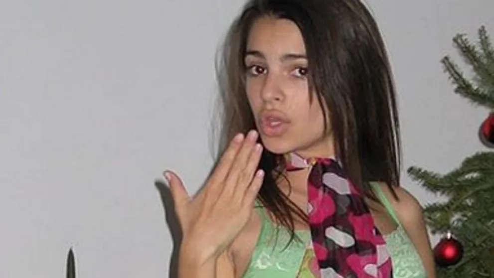 Neuhádnete, koľko má Emily na tomto zábere rokov: Menej, než si myslíte