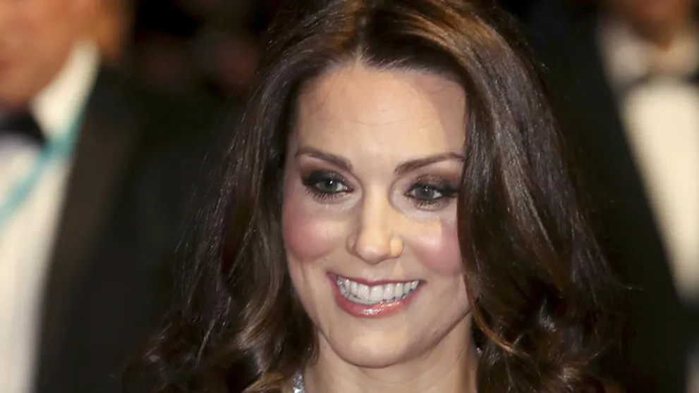 Tehotná Kate Middleton zažiarila na červenom koberci. Rozkošne sa zaoblila
