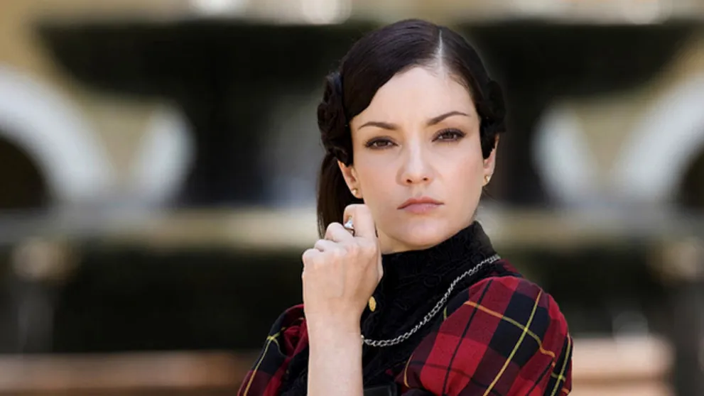 Karla Álvarez: Tragická smrť potvory Ágaty z Rebelov na strednej!