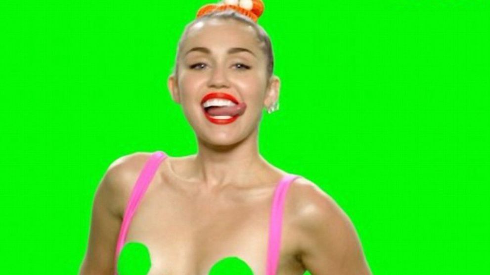 Miley Cyrus sa bez hanby priznala: V tomto klipe bola totálne zhúlená