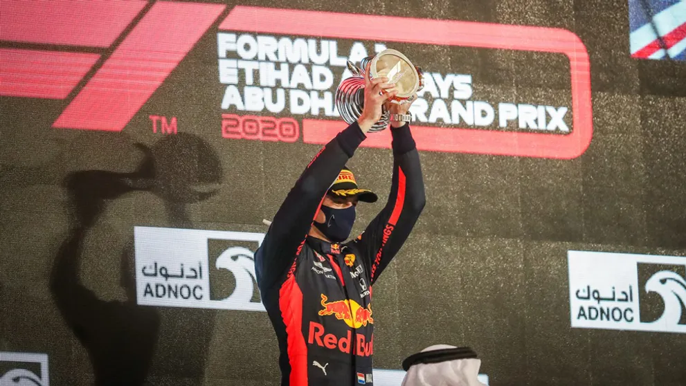 Nový rok, nová láska: Fešák z F1 randí s krásnou modelkou, a nie hocijakou