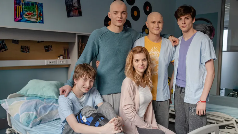 Prvé zábery zo seriálovej novinky! Červené pásky vás chytia za srdce