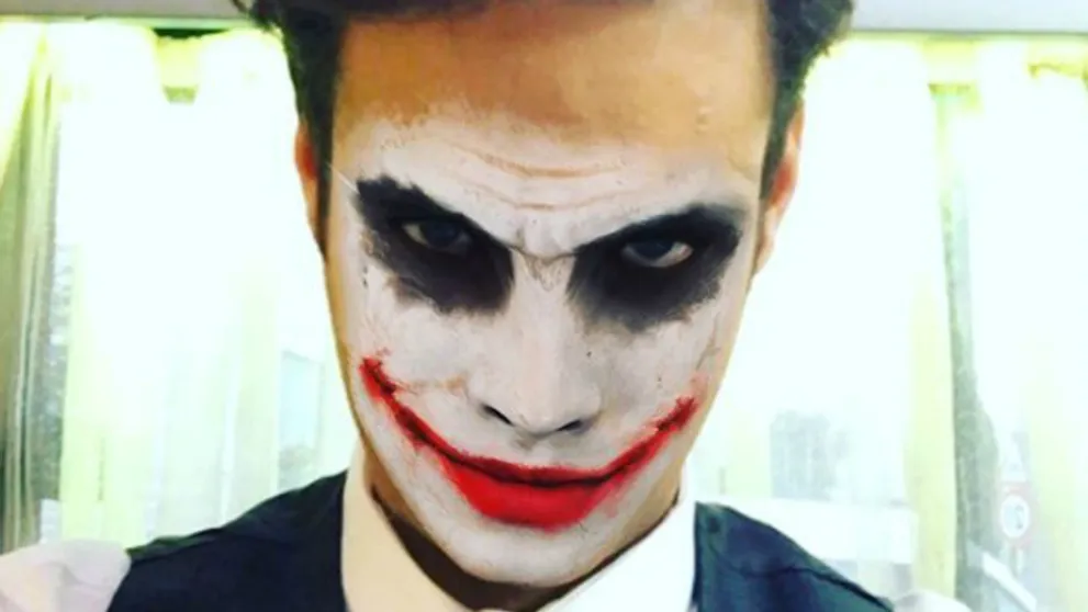 Kto som? Za maskou Jokera sa skrýva známy seriálový fešák!