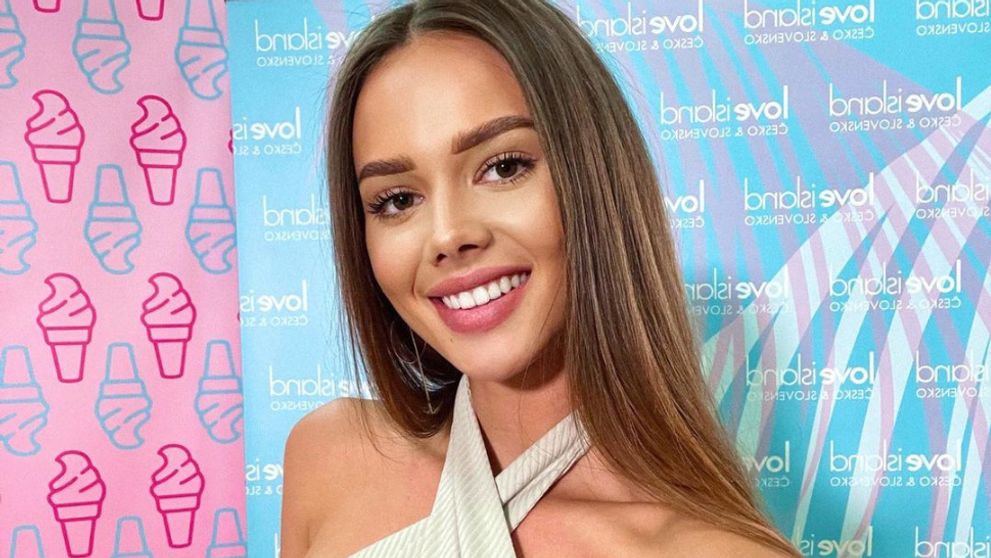Gabriela z Love Islandu ako ste ju ešte nevideli. Po dekolte niet stopy