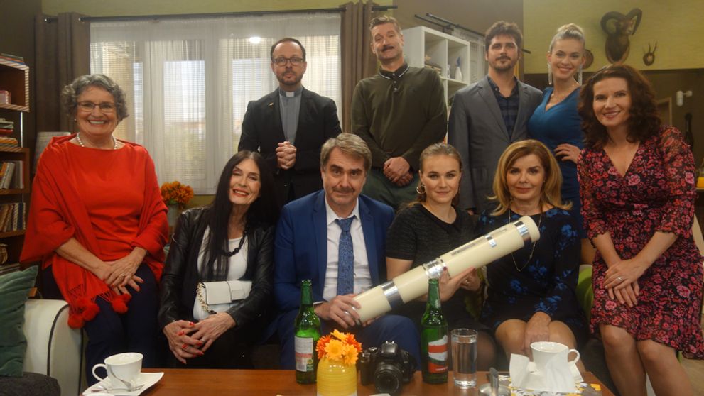 FOTO VNÚTRI: Televízna hviezda to evidentne prehnala, v bezvedomí na gauči!