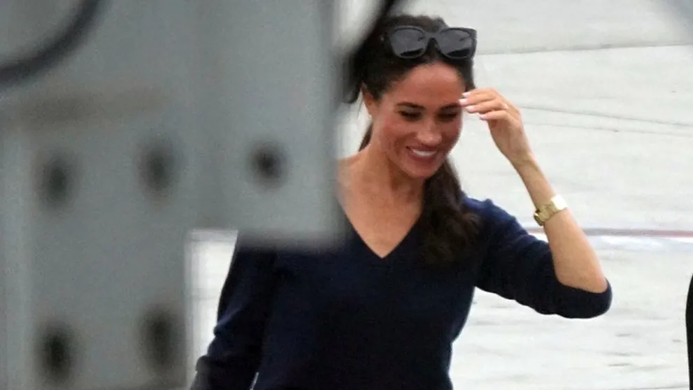 Tak predsa! Meghan Markle prichytili na odchode na letisku