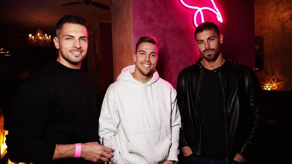 Podľahol blondínke. Potetovaný svalovec z reality šou už nie je sám