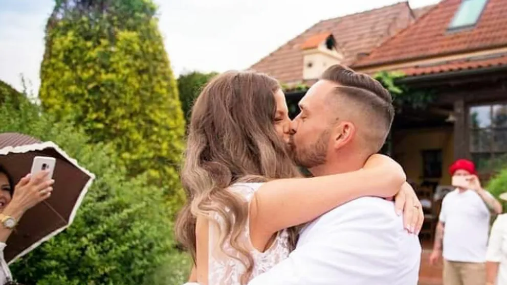 Najkrajší predvianočný darček: Slovenský spevák sa stal dvojnásobným otcom