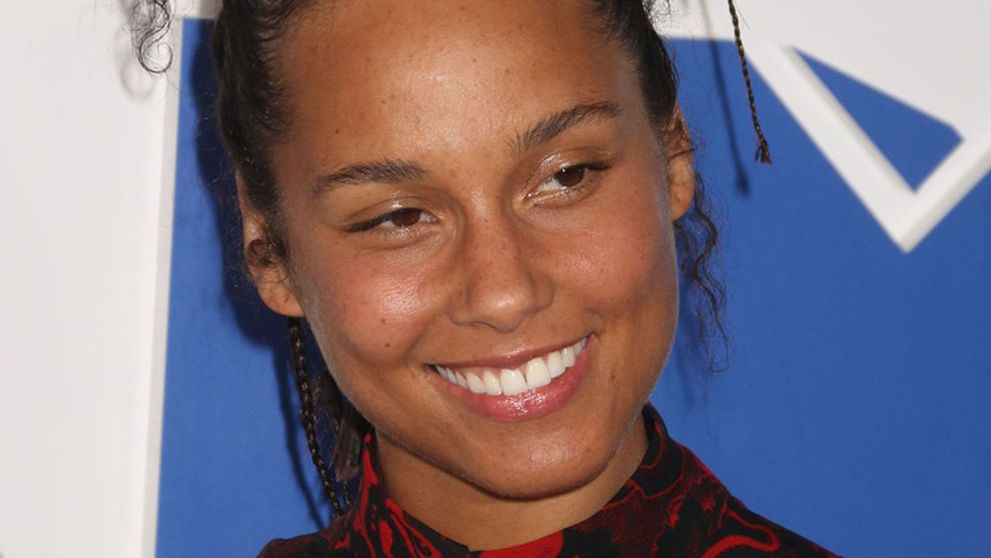 Krásna aj bez mejkapu: Alicii Keys stačí talent a veľké srdce!