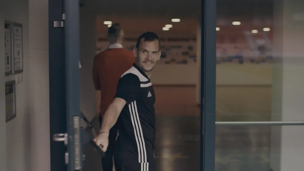 Známy futbalista sa nekašle: Zhodí oblečenie a...