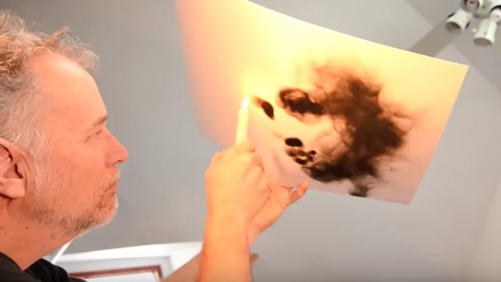 Umelec, ktorý skrotil oheň! Pozrite si jeho umelecké diela