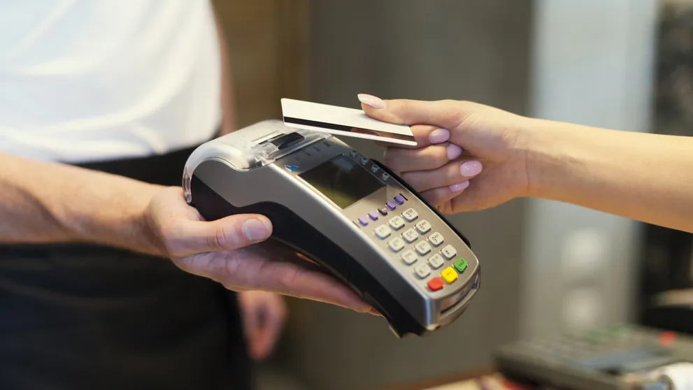 Prichádza veľká zmena pri bezkontaktných platbách pod 20 eur: Pripravte si PIN kód