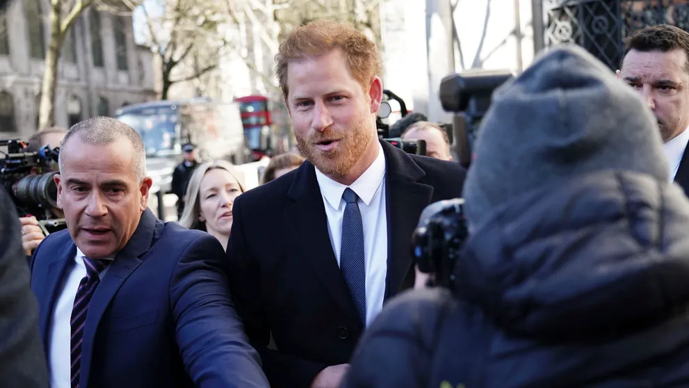 Nezákonné získavanie informácií?! Princ Harry na najvyššom súde