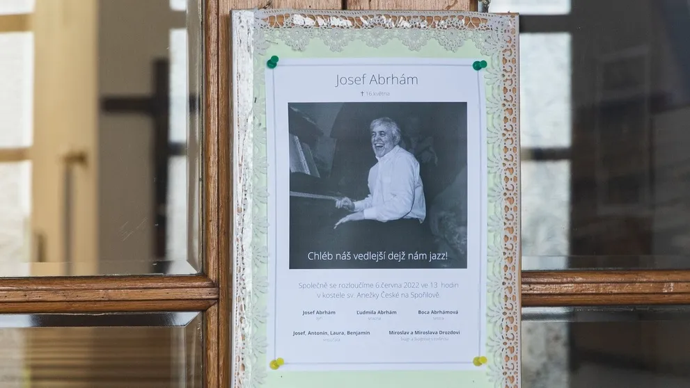 Rodina, blízki i verejnosť sa rozlúčili s Josefom Abrhámom († 82)