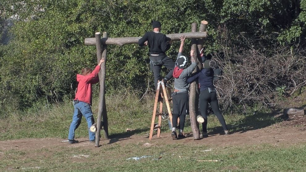 Chýbali centimetre a mohlo prísť k tragédii! Pri jednej z farmárok stáli všetci svätí