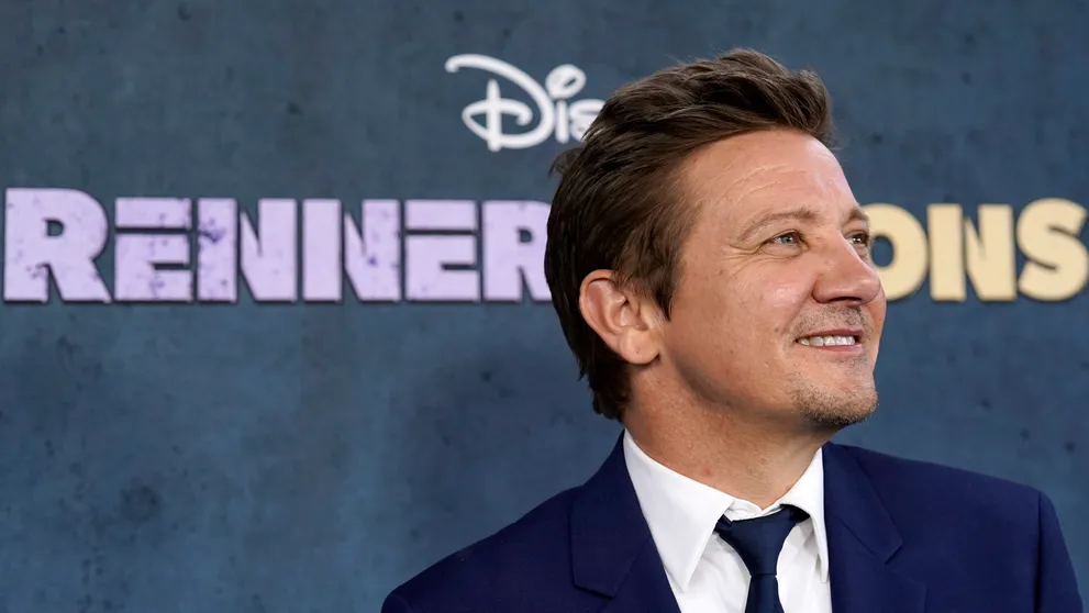 Jeremy Renner na verejnosti. Pozrite naňho!