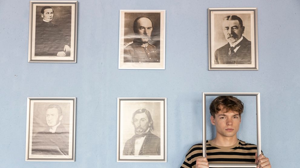 Hviezda Červených pások v Pánovi profesorovi: Uvidíte ho po boku tejto sexy krásky