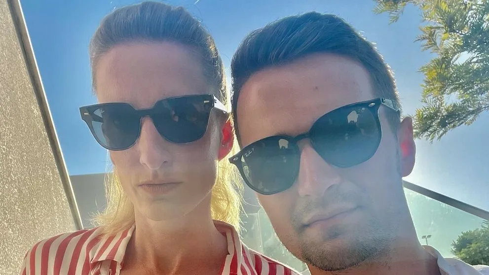 Takto ste Adelu ešte nevideli: Viktor ukázal svoju ženu v plavkách v sexy póze!