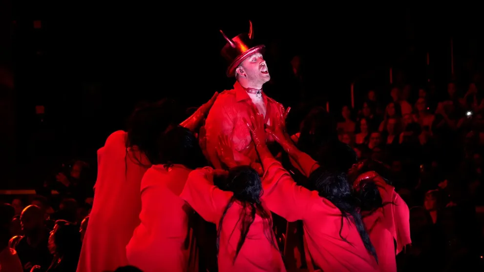 Diváci protestujú. Podľa nich bolo toto vystúpenie dielom Satana