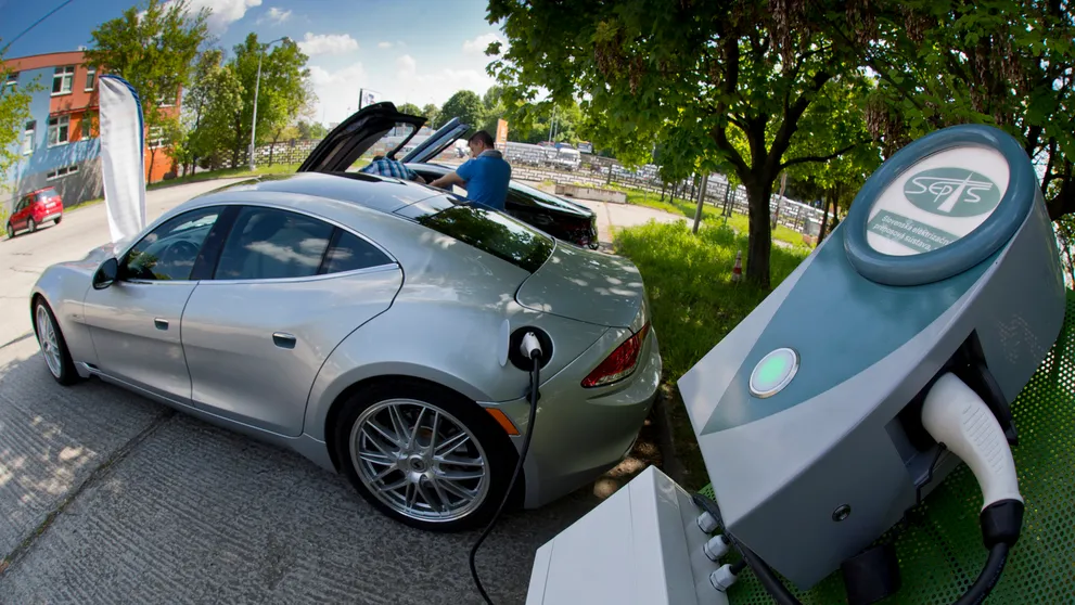 Toto je krajina, ktorá od roku 2025 zakáže registráciu áut so spaľovacím motorom