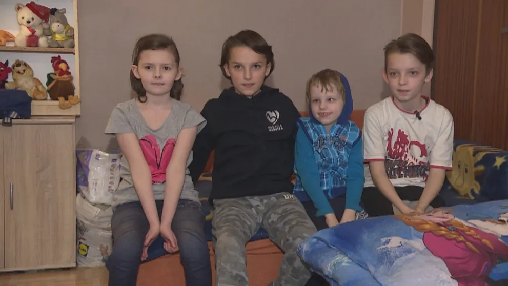 Mama štyroch detí sa pozerá na ich utrpenie a nemôže im pomôcť. Chýbajú jej peniaze