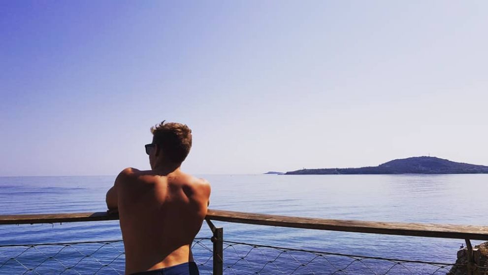 Piatok s fešákom zo SuperStar. Týmto vám zaručene zlepší náladu