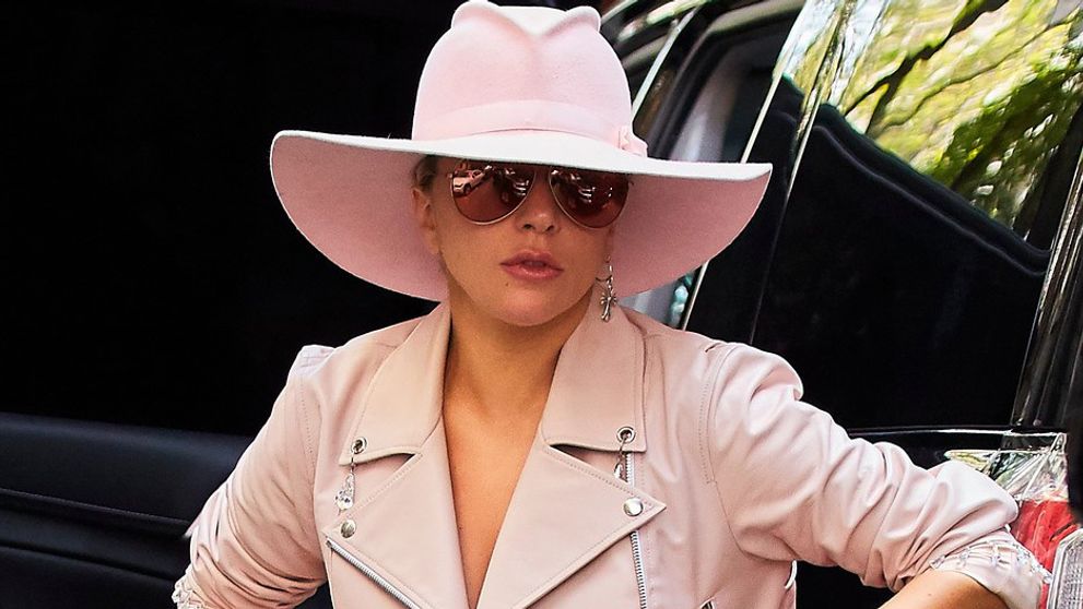 Lady Gaga v kratučkých šortkách. Takmer celá jej trčala