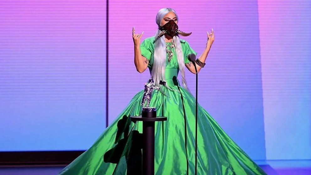 Lady Gaga vyvolala veľký ošiaľ: Na VMAs vystriedala najviac rúšok a nie hocijakých!