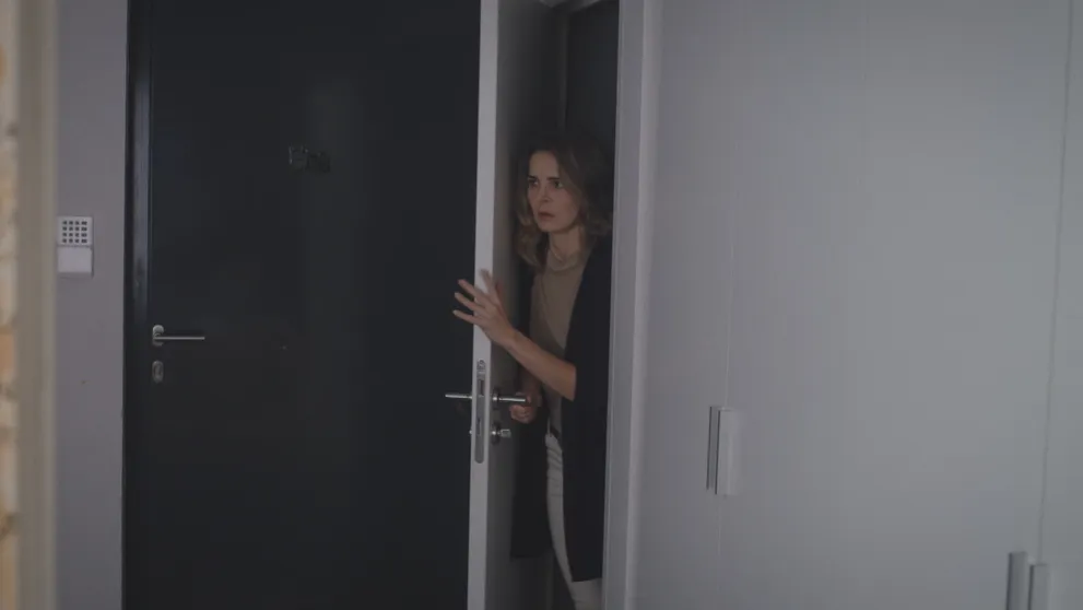 Laura ide za hranice zákona. Vie, že to u Andreja nájde