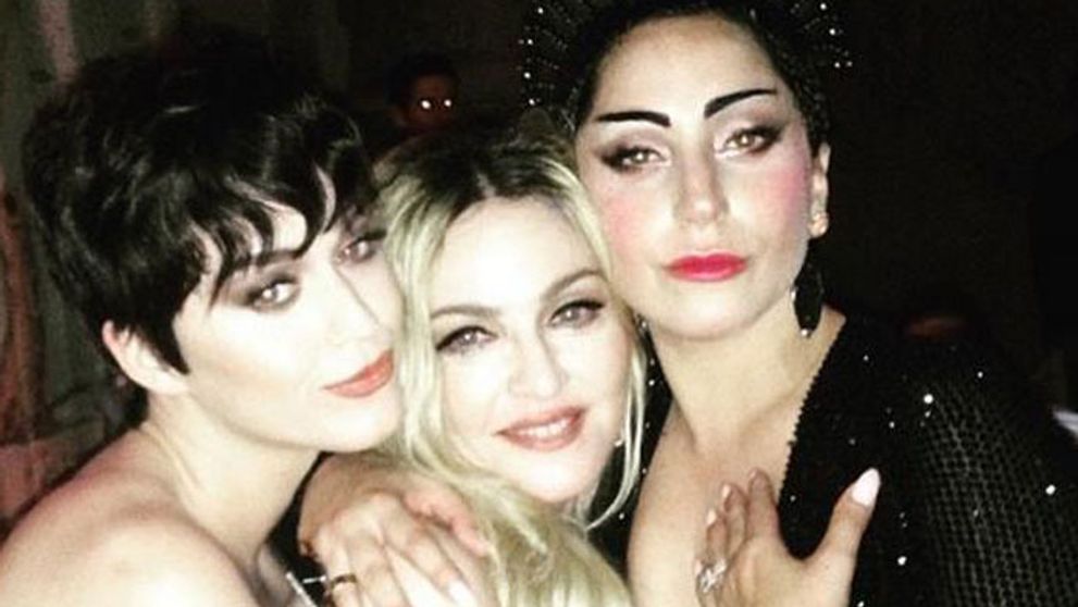 Máj, mesiac lásky: Lady Gaga sa túli k Madonne!