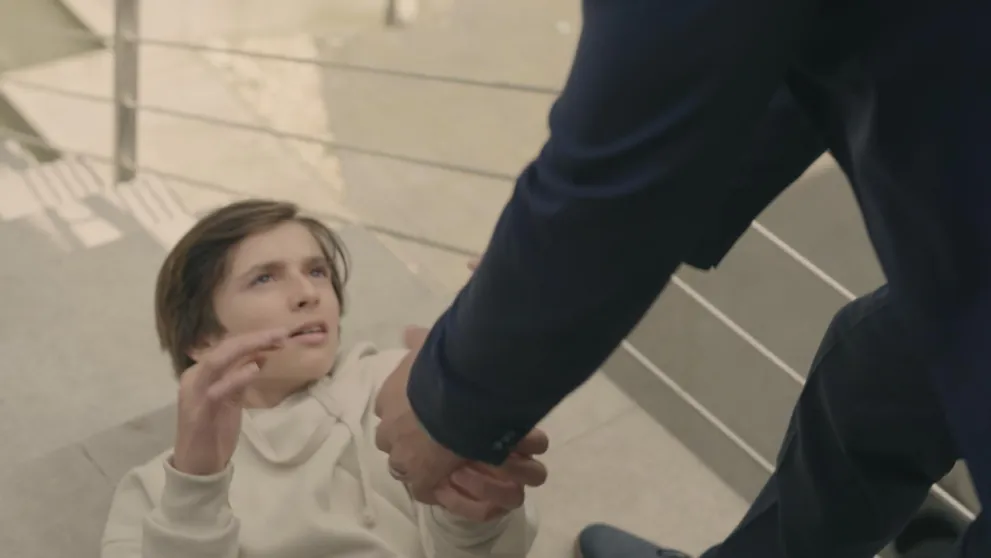 Tomi skončí po hádke s Jakubom na zemi