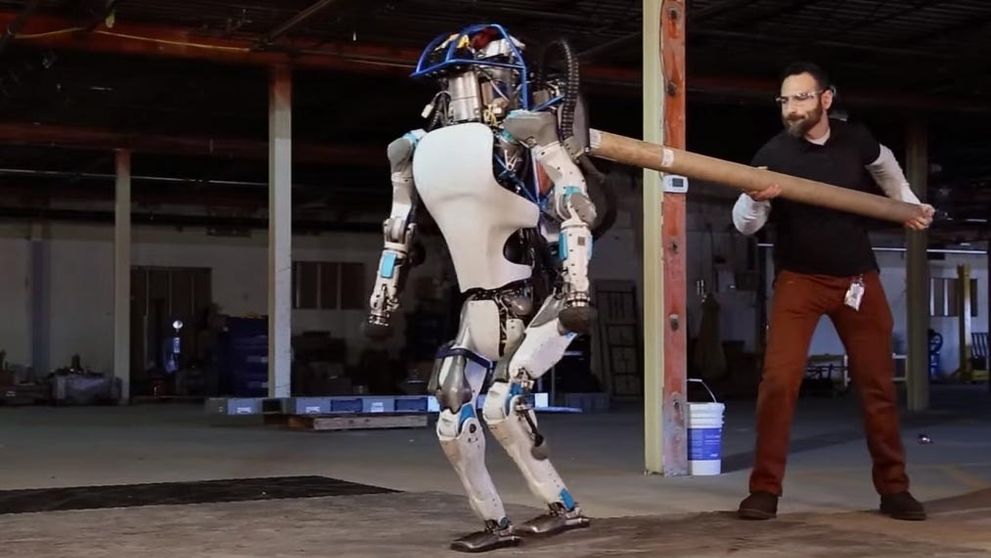 Google predstavil robota, ktorý aj napriek šikanovaniu plní príkazy