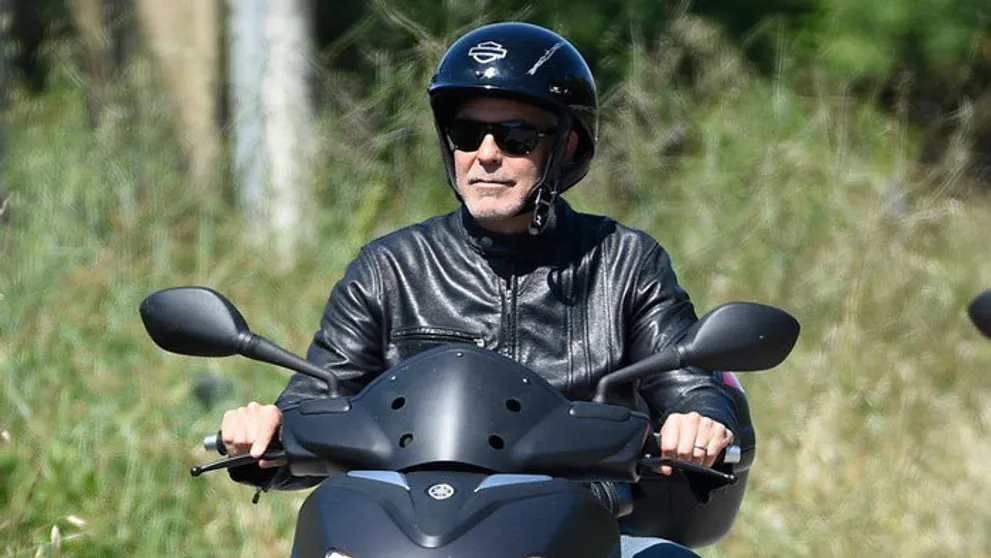 George Clooney mal nehodu. Na skútri sa zrazil s autom